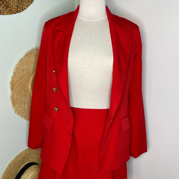 Red suit - Picture 2 of 6